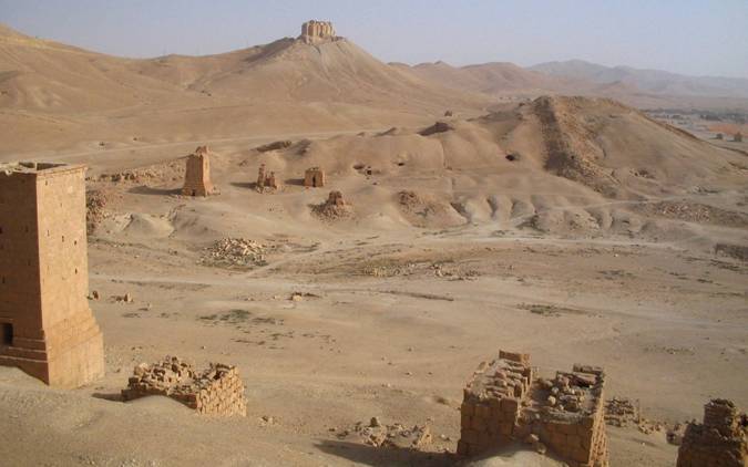 tombeaux dans le dsert  Palmyre